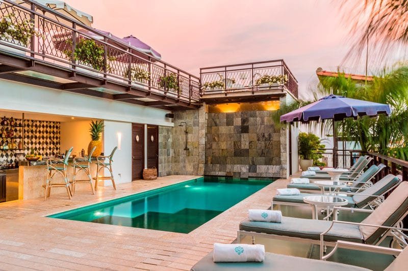 Rooftop pool at hotel Capellan