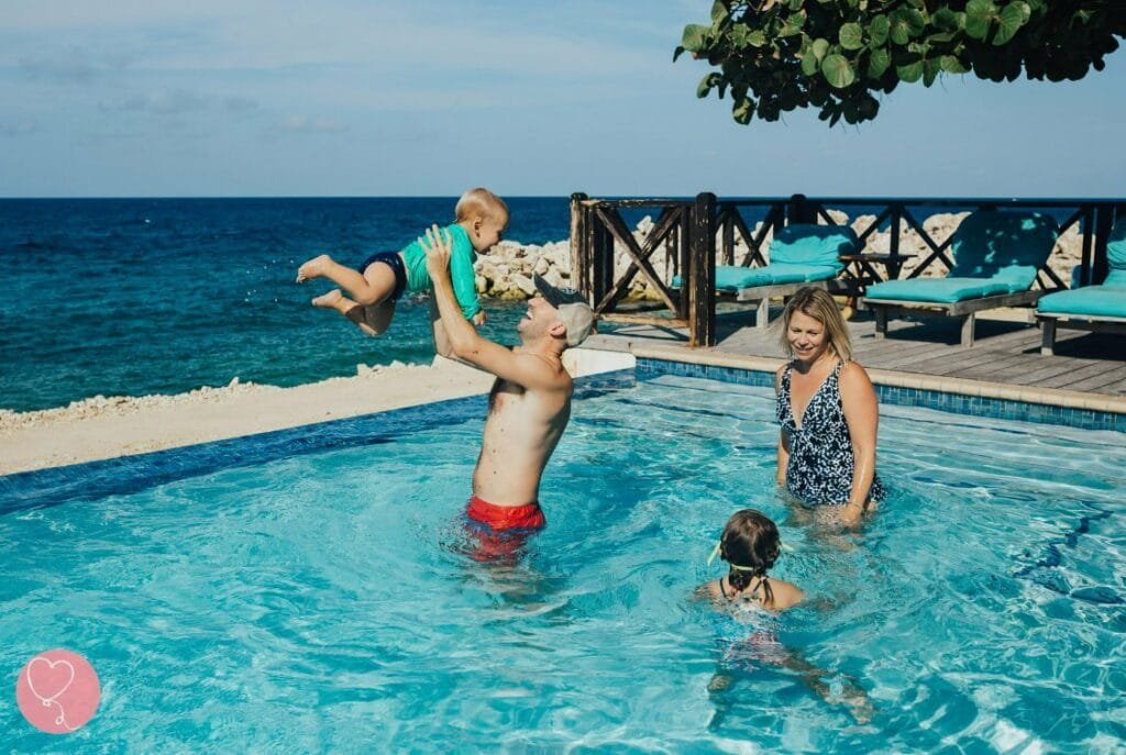 Family in Scuba Lodge Curacao Pool